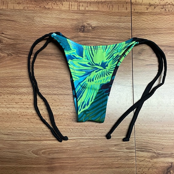 Green botanical Brazilian Bikini Bottom - Picture 1 of 4